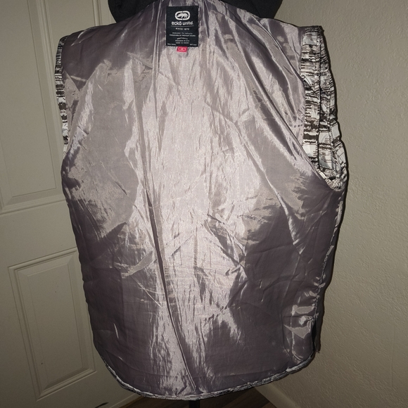 Ecko Unlimited Black and Gray Patterned Puffer Vest - Picture 8 of 8